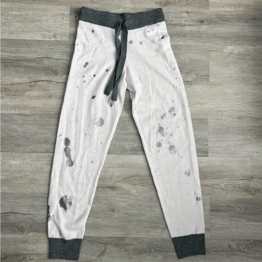 NWT BRODIE CASHMERE Splatter Foil Cashmere Joggers Silver White Pants Knit XS - Picture 5 of 13